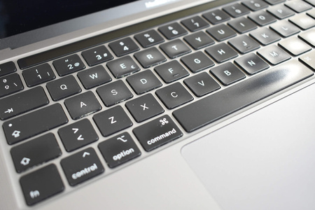 [OUTLET] Apple MacBook Pro A2289 13.3" i5-8257U 8 GB 256 GB Retina Mac OS Economy Class