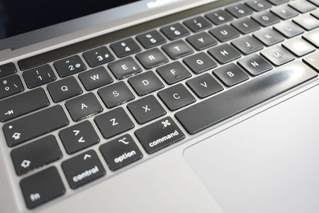 Apple MacBook Pro A2289 13.3" i5-8257U 16 GB 256 GB Retina | Mac OS | Klasa Standard