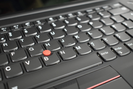Laptop Lenovo ThinkPad P1 Gen 1 15.6" i7-8850H 32 GB 512 GB Dotykowy UHD Nvidia Quadro P1000 Mobile | Windows 11 Pro | Klasa Standard