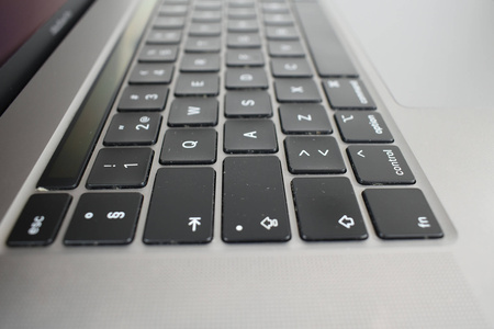 [OUTLET] Apple MacBook Pro A2141 16" i9-9880H 32 GB 1 TB  Retina  AMD Radeon Pro 5500M Mac OS Klasa Economy