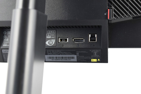 Lenovo ThinkCentre TIO24 Gen 3 24" FHD i5-8500T 16 GB 256 GB Windows 11 Pro Wi-Fi