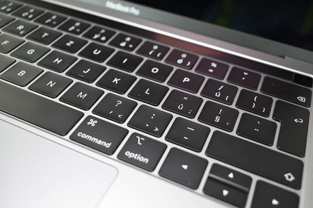 Apple MacBook Pro A2159 13.3" i5-8257U 16 GB 256 GB Retina | Mac OS | Klasa Standard