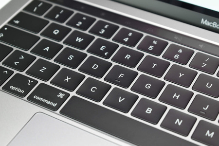 Apple MacBook Pro A1989 13" i5-8279U 8 GB 256 GB Retina | Mac OS | Class Standard