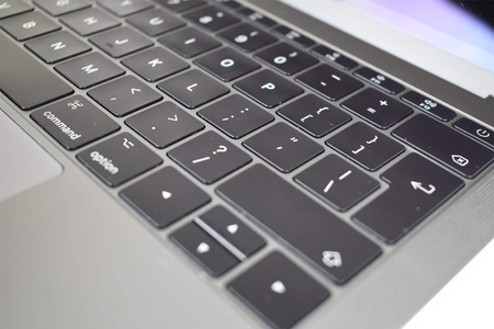 Apple MacBook Pro 14,1 A1708 13.3" i5-7360U 16 GB 250 R  US QWERTY Mac OS Klasa A