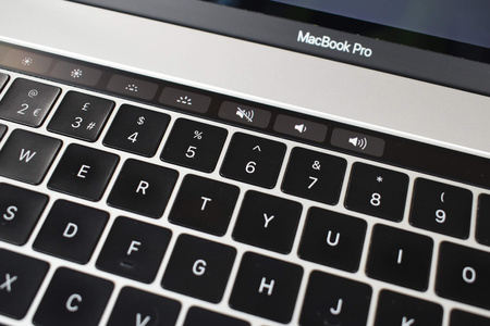 Apple MacBook Pro 15,1 A1990 15" i7-9750H 16 GB 250 R  US QWERTY Mac OS Klasa A-