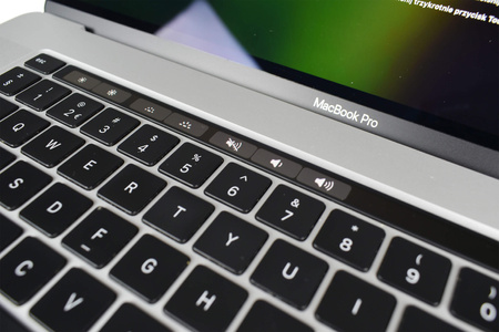 Apple MacBook Pro A2141 16" i9-9880H 32 GB 1 TB Retina Radeon RX 5500M | Mac OS | Klasa Standard